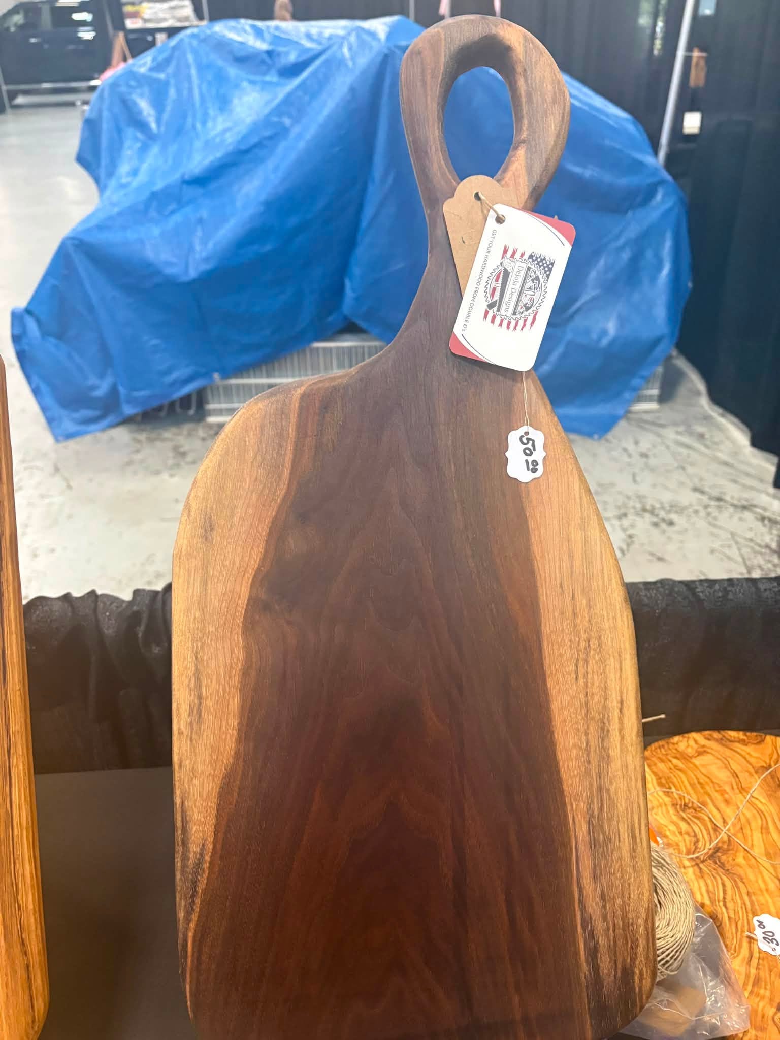 Dolore Paddle Cutting Board